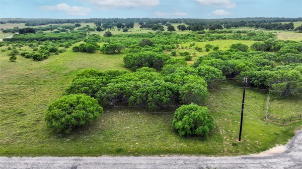$220,000 | 10 Patriot Circle Northwest, Luling, TX 78648
