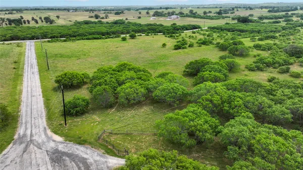 $220,000 | 10 Patriot Circle Northwest, Luling, TX 78648