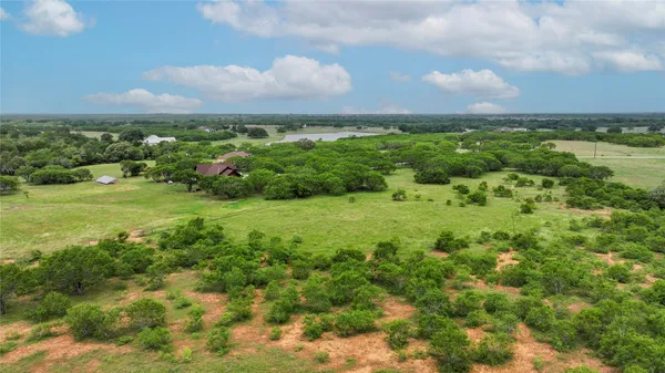 $220,000 | 10 Patriot Circle Northwest, Luling, TX 78648