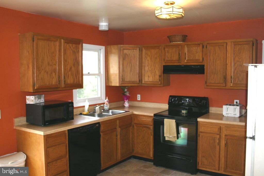1782 Wilderness Road Lancaster, PA 17603 - Photo 9 of 13 Gallery Image 9