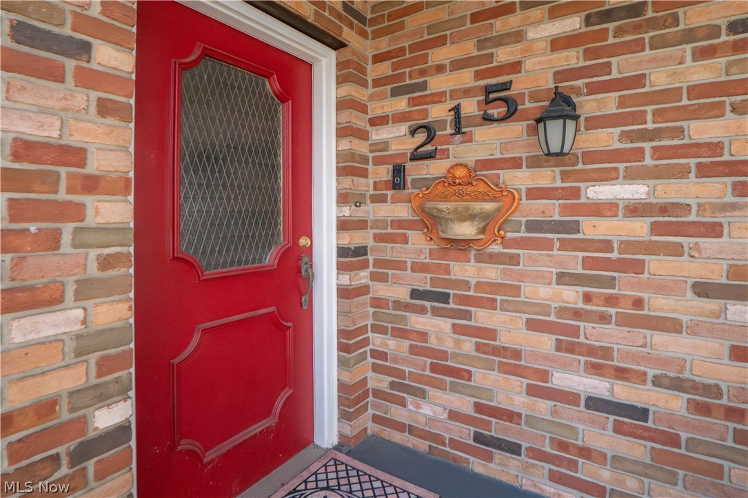 215 8th Street Southwest Massillon, OH 44647 - Photo 3 of 32