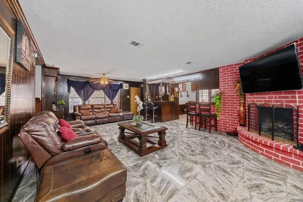 $325,000 | 1102 Glouchester Lane, Houston, TX 77073