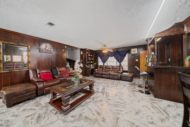 $325,000 | 1102 Glouchester Lane, Houston, TX 77073