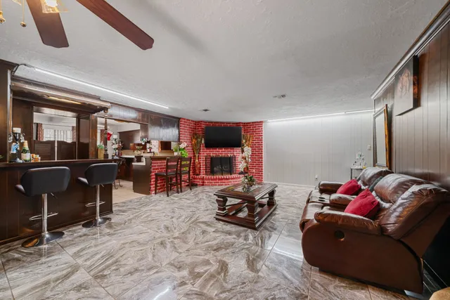 $325,000 | 1102 Glouchester Lane, Houston, TX 77073