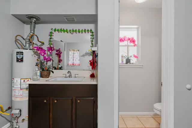 $325,000 | 1102 Glouchester Lane, Houston, TX 77073