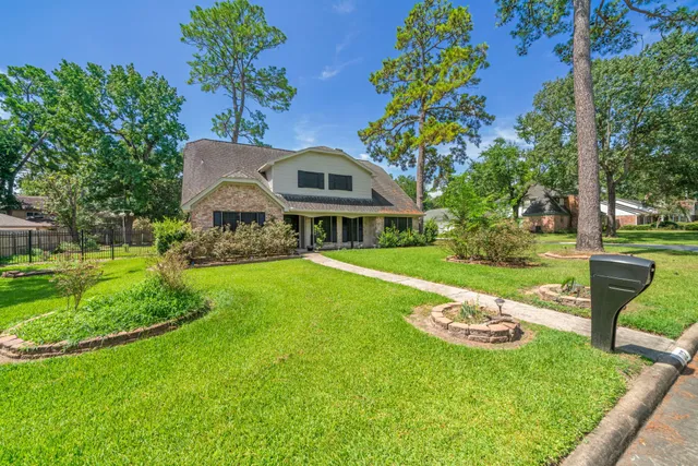 $325,000 | 1102 Glouchester Lane, Houston, TX 77073