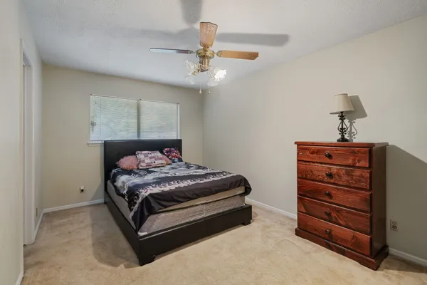 $325,000 | 1102 Glouchester Lane, Houston, TX 77073