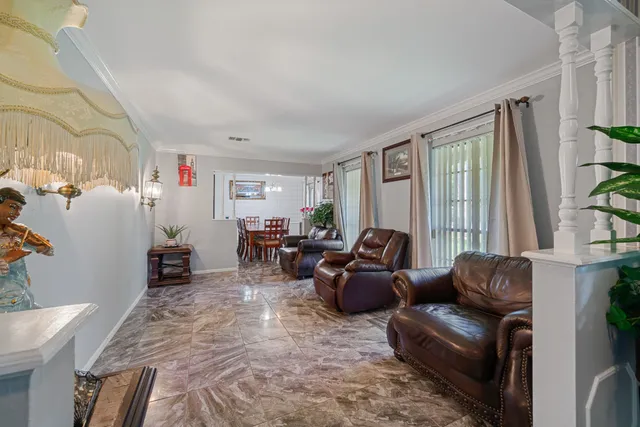 $325,000 | 1102 Glouchester Lane, Houston, TX 77073