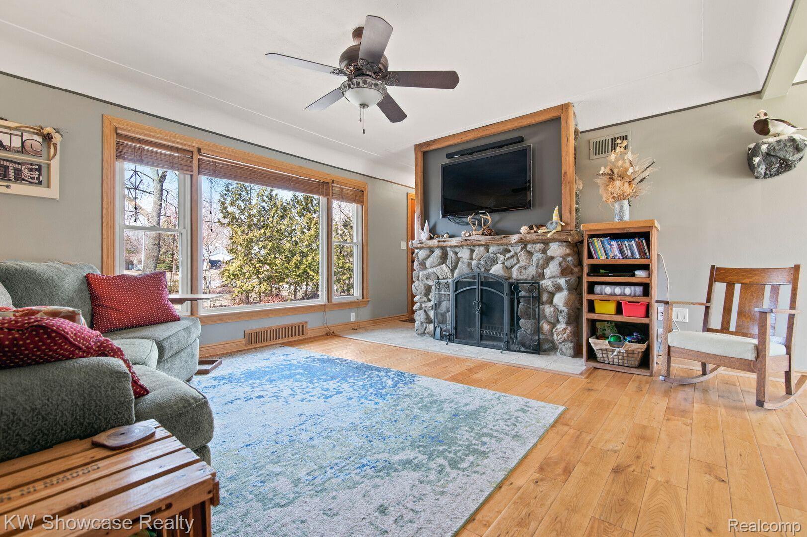 16382 Farmington Road Livonia, MI 48154 - Photo 5 of 40 Gallery Image 5