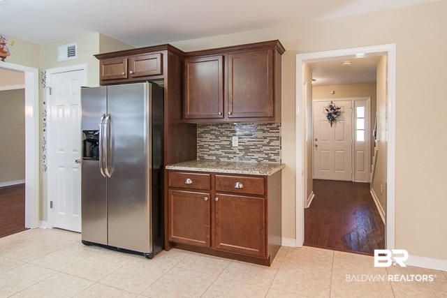 340 Ridgewood Drive Daphne, AL 36526 - Photo 13 of 35 Kitchen