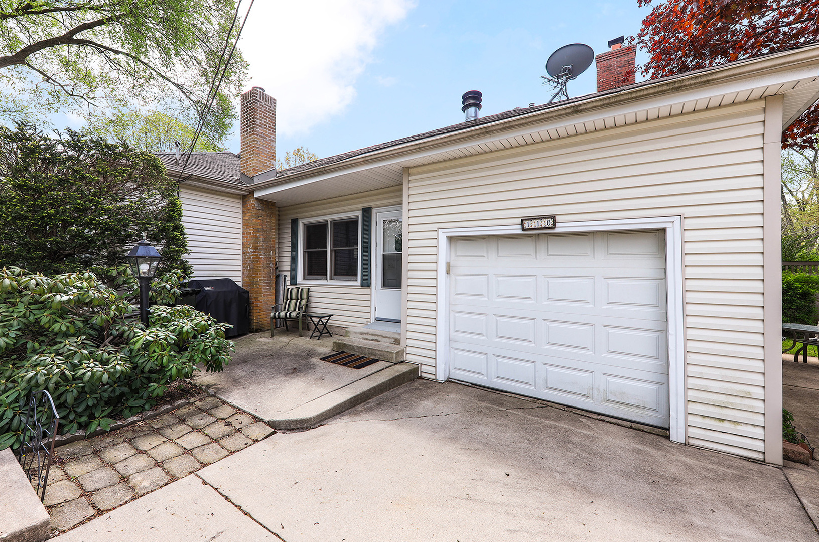 110 West 12th Avenue Naperville, IL 60563 - Photo 2 of 20 a view of a back yard of the house