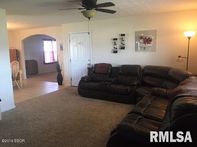 1701 Crown Road Herrin, IL 62948 - Photo 5 of 26