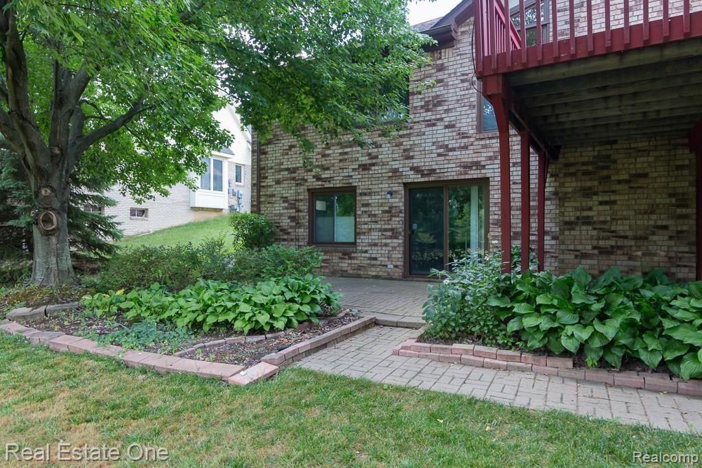 1313 Pembroke Drive Rochester, MI 48307 - Photo 3 of 22