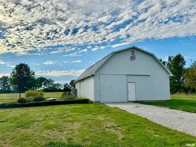 $399,900 | 9879 Steel City Road, Benton, IL 62812