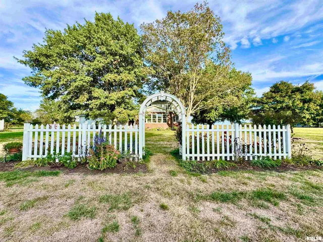 $399,900 | 9879 Steel City Road, Benton, IL 62812