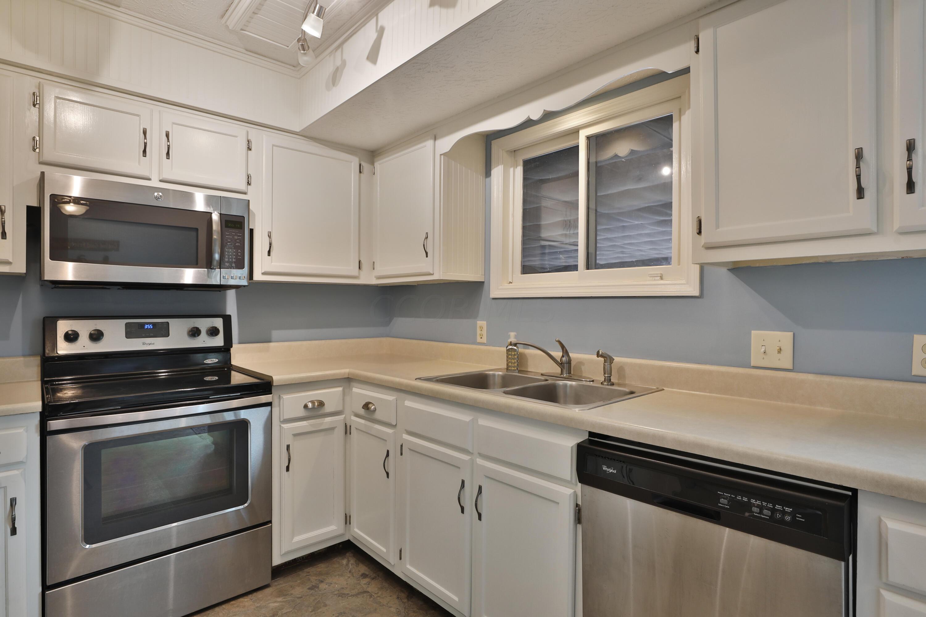 5365 Reed Road Columbus, OH 43235 - Photo 12 of 37 Kitchen