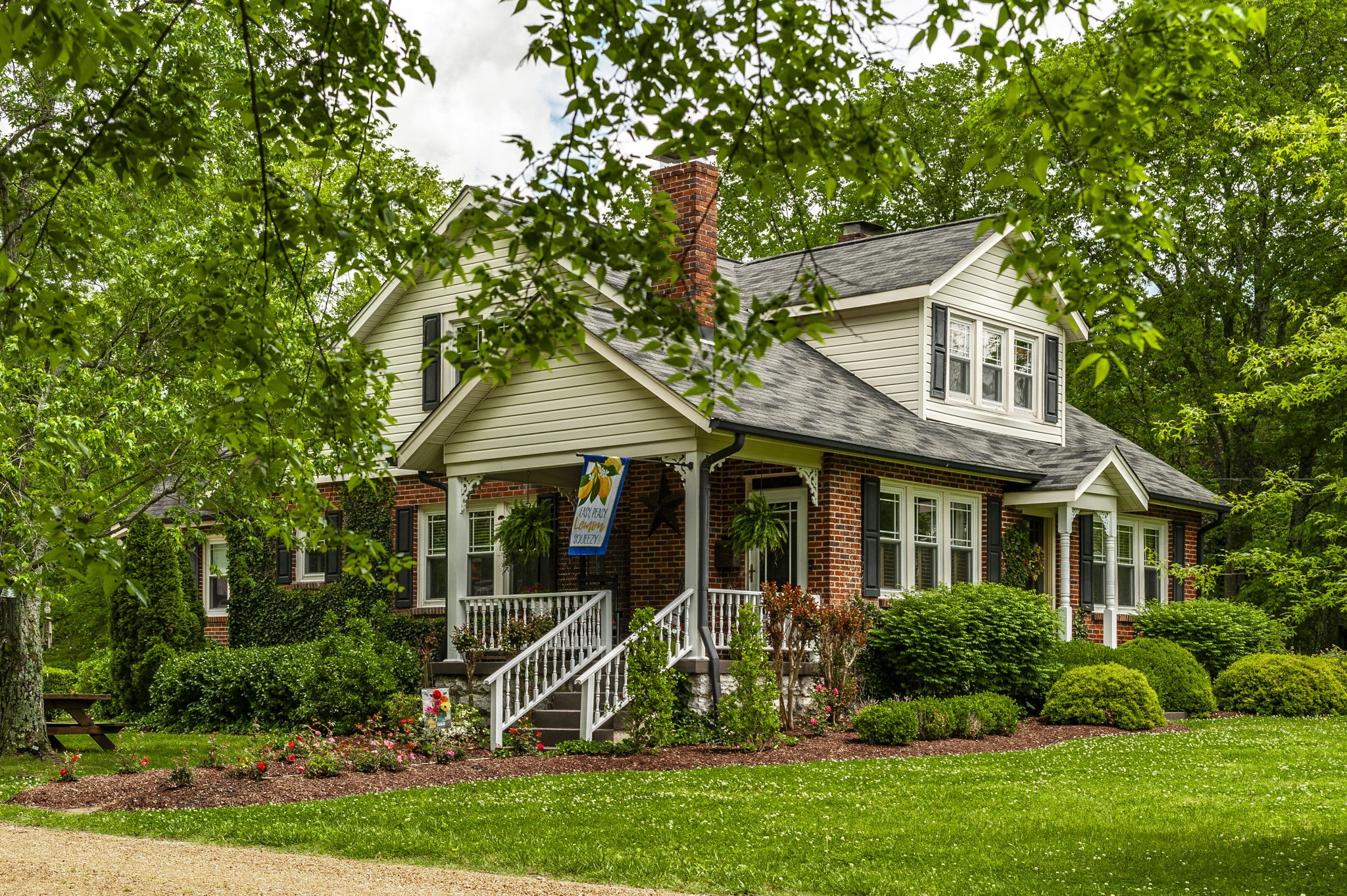 a view of a house with a yard and plants