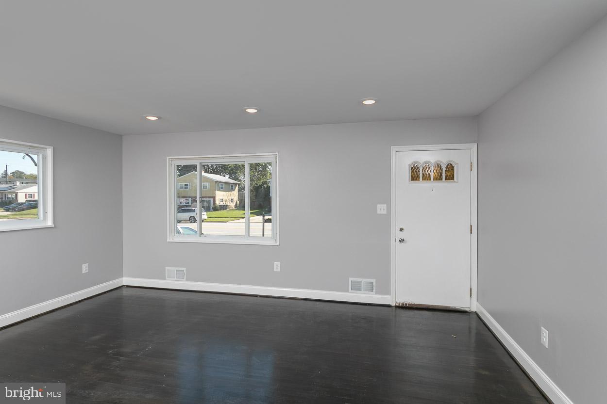 1004 Crosby Road Baltimore, MD 21228 - Photo 8 of 30