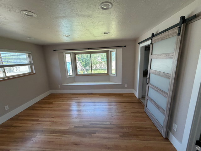 541 Mingo View Avenue Sandy, UT 84070 - Photo 3 of 16 Spacious room featuring wood-finish flooring, a multi-pane bay window with an integrated bench seat, and recessed lighting