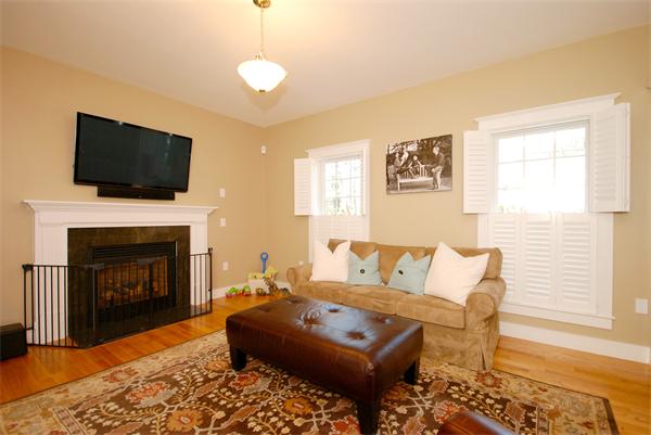 91 Maple Street Lexington, MA 02420 - Photo 5 of 25 Gallery Image 5