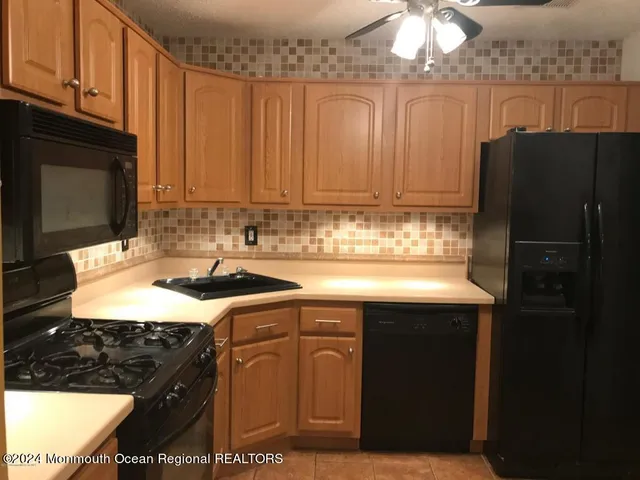 $2,600 | 19-6 Augusta Court, Freehold, NJ 07728