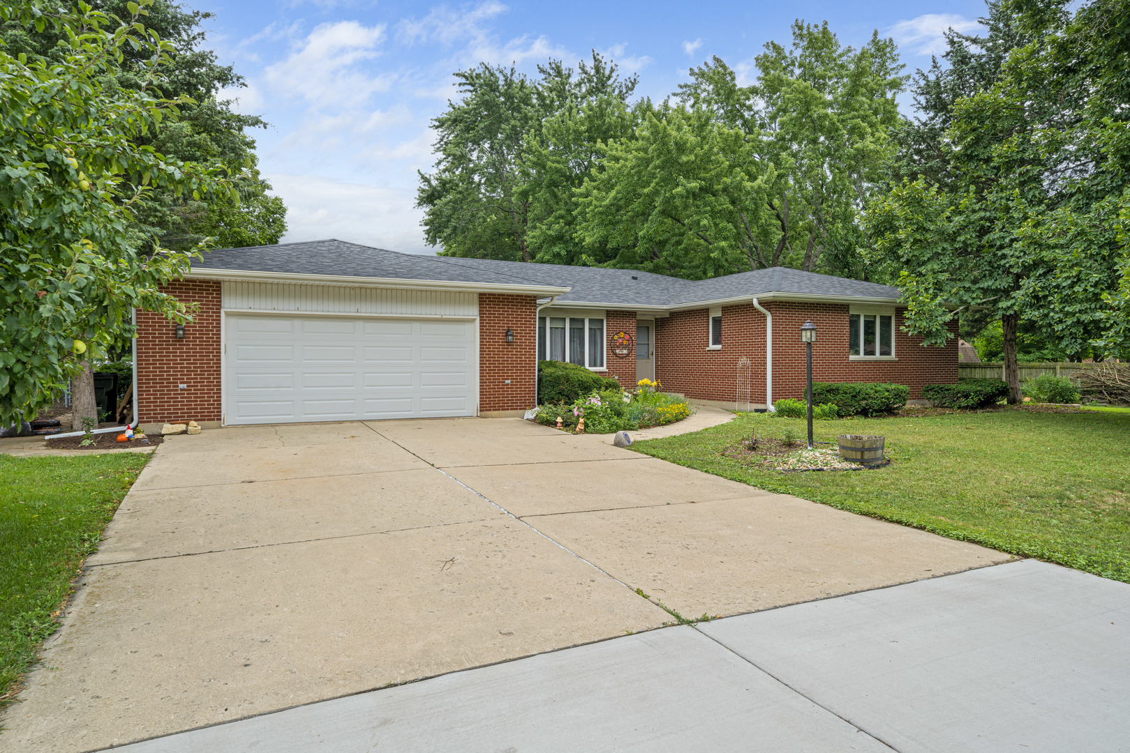 1204 Prairie Lane Yorkville, IL 60560 - Photo 1 of 32