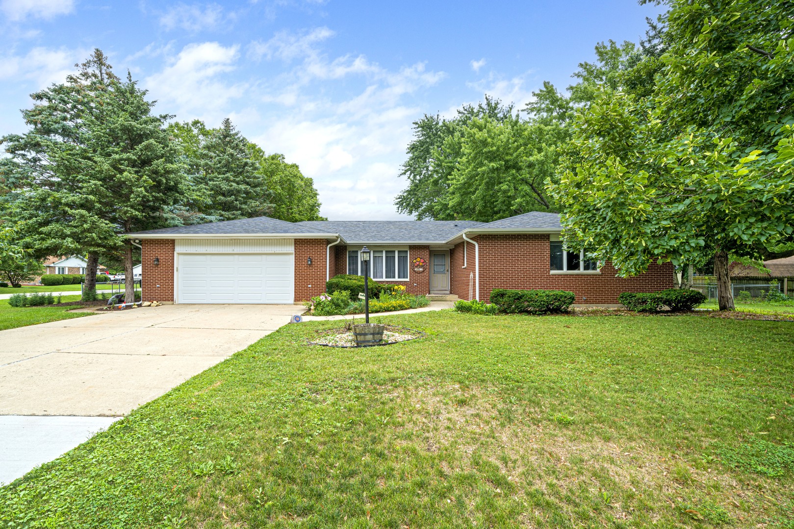 1204 Prairie Lane Yorkville, IL 60560 - Photo 2 of 32