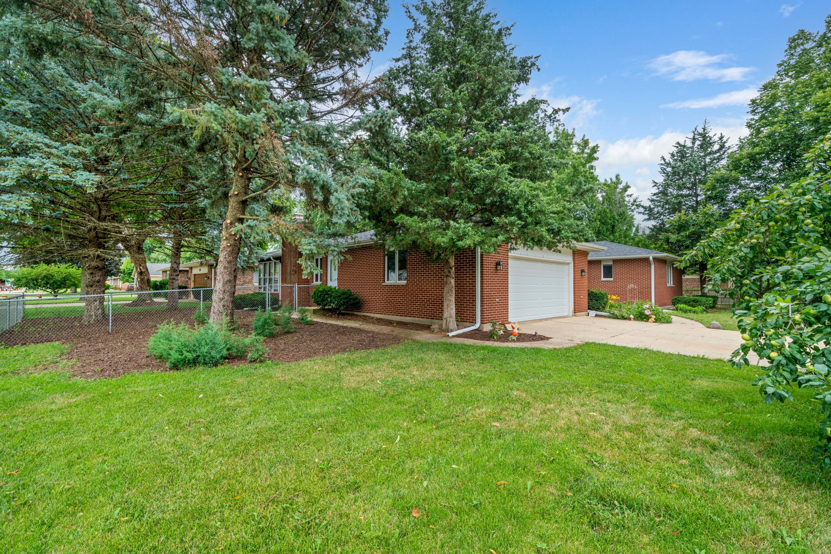 1204 Prairie Lane Yorkville, IL 60560 - Photo 3 of 32