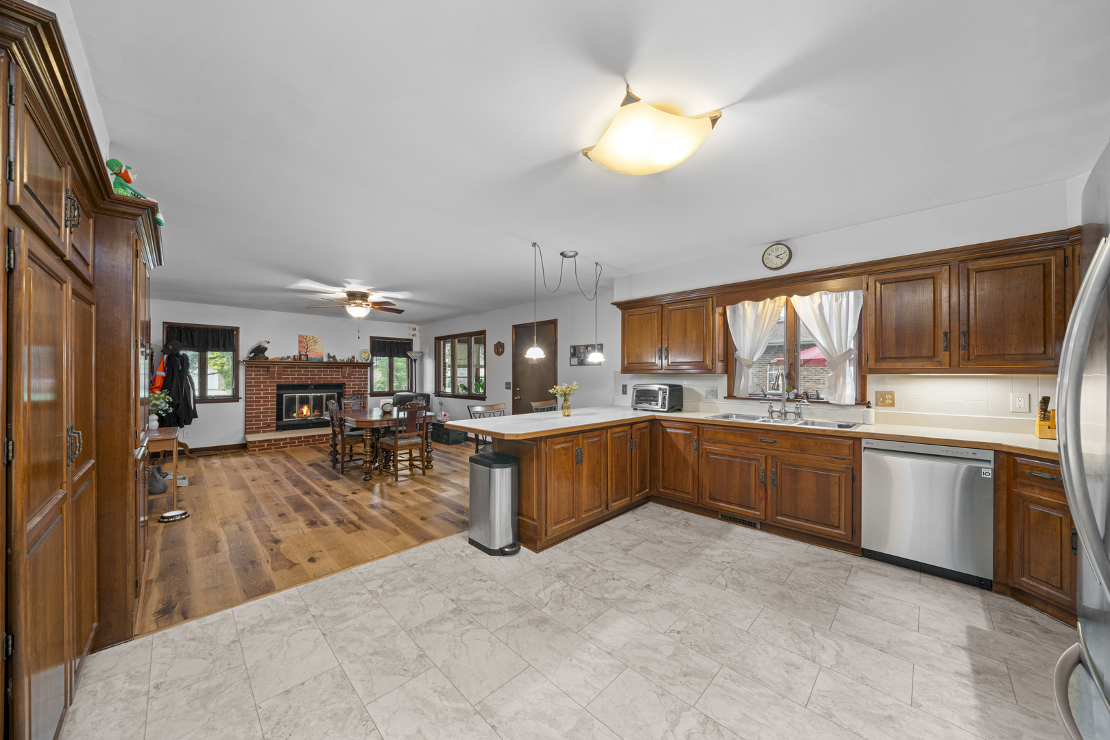 1204 Prairie Lane Yorkville, IL 60560 - Photo 7 of 32