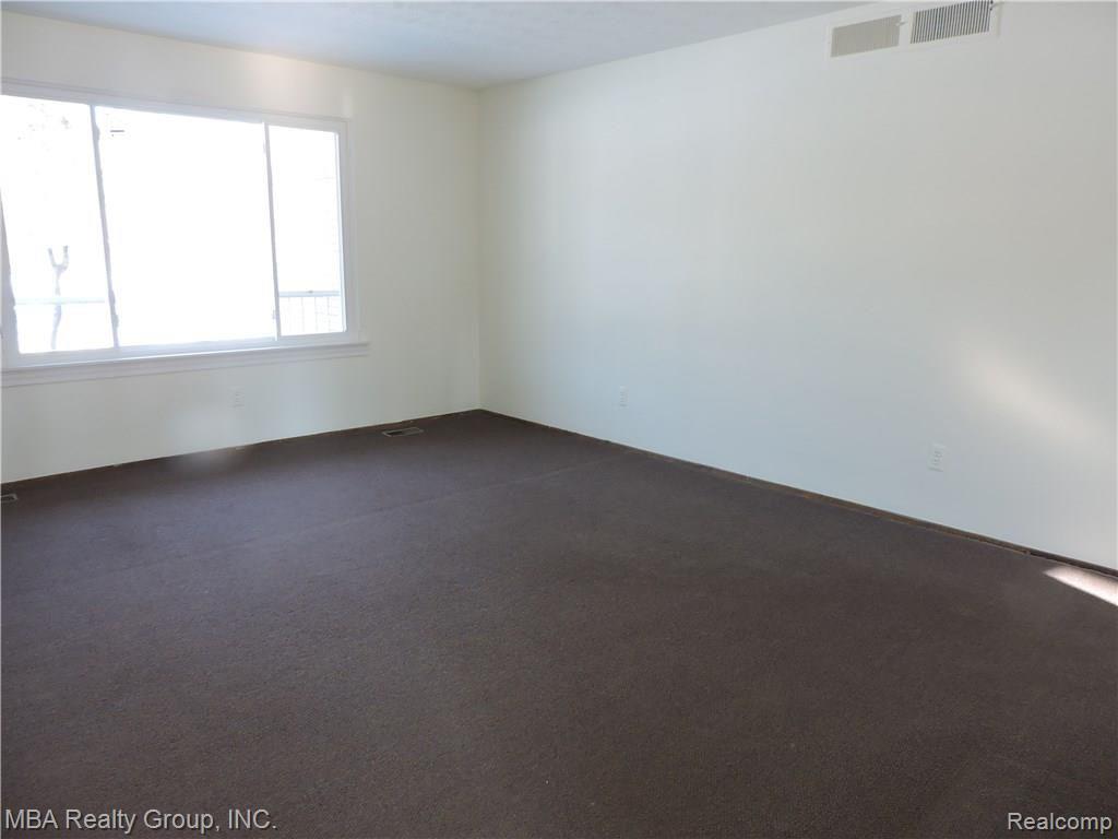8179 Ferry Road Grosse Ile, MI 48138 - Photo 6 of 18 DSCN2664.JPG