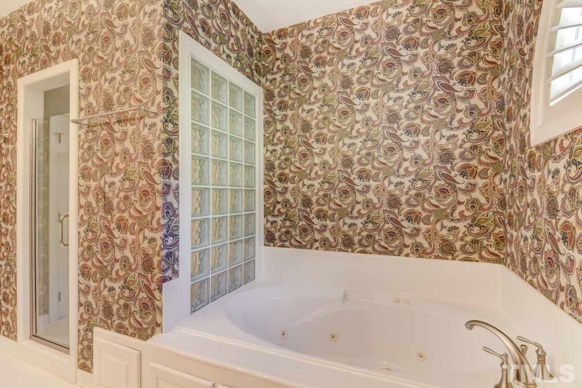320 Cambridge Woods Way Raleigh, NC 27608 - Photo 15 of 25