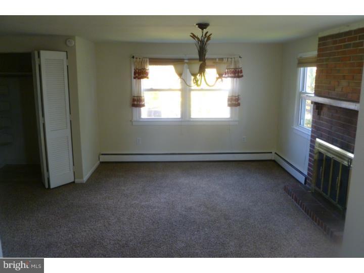 2517 Grandview Road Coatesville, PA 19320 - Photo 5 of 25 Living Room