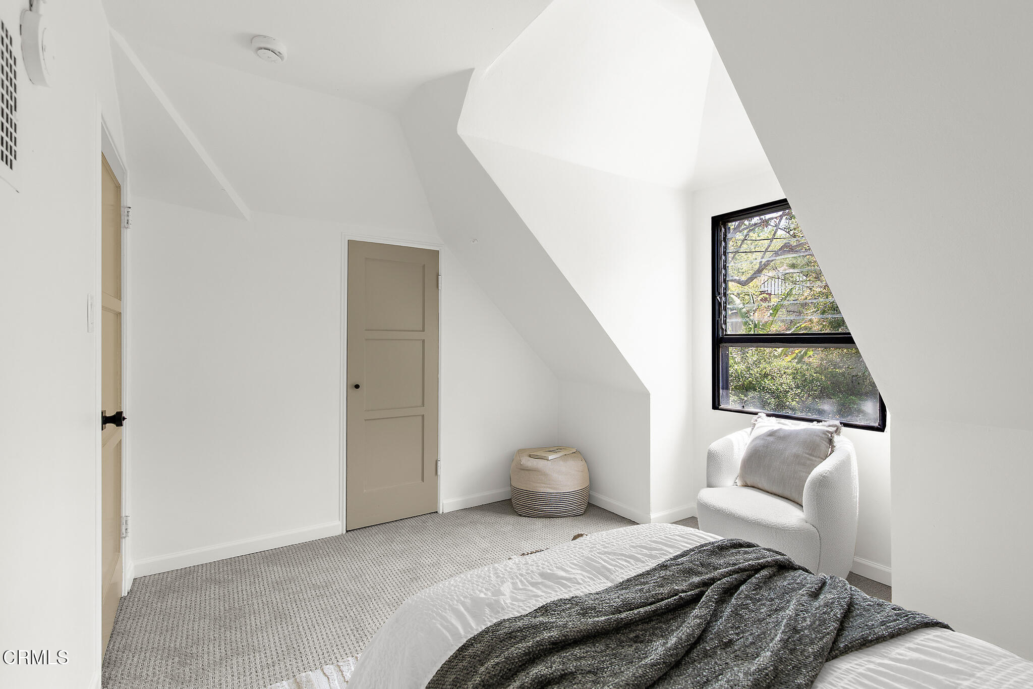 1858 Laurel Bay Drive Pasadena, CA 91105 - Photo 31 of 47 a bedroom with a bed and a window