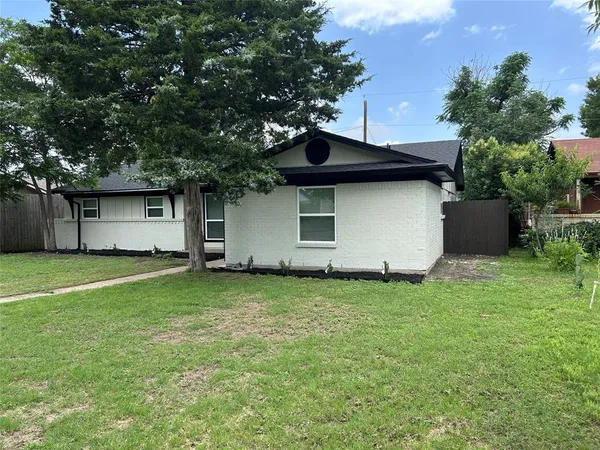 $2,200 | 3837 Burning Tree Lane, Garland, TX 75042