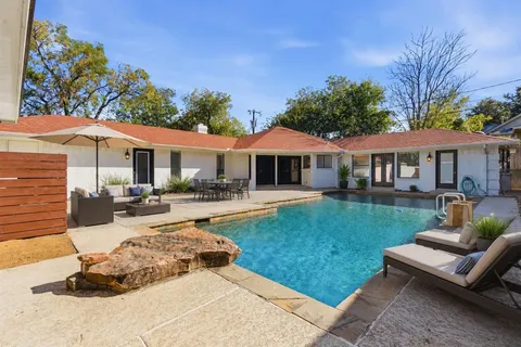 $665,000 | 2201 Mistletoe Boulevard, Fort Worth, TX 76110