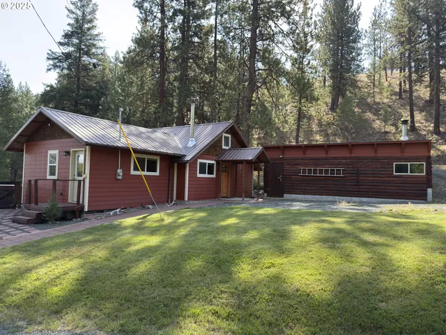 a view of a house with swimming pool next to a yard