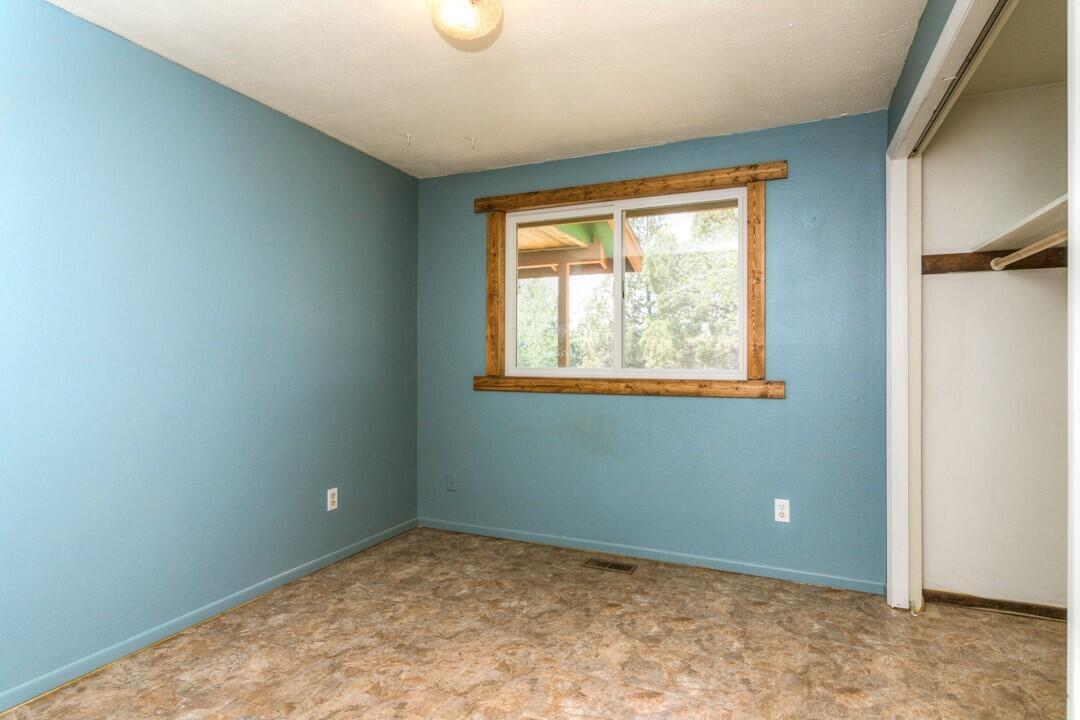 274 Southeast Hering Road Madras, OR 97741 - Photo 18 of 31 032