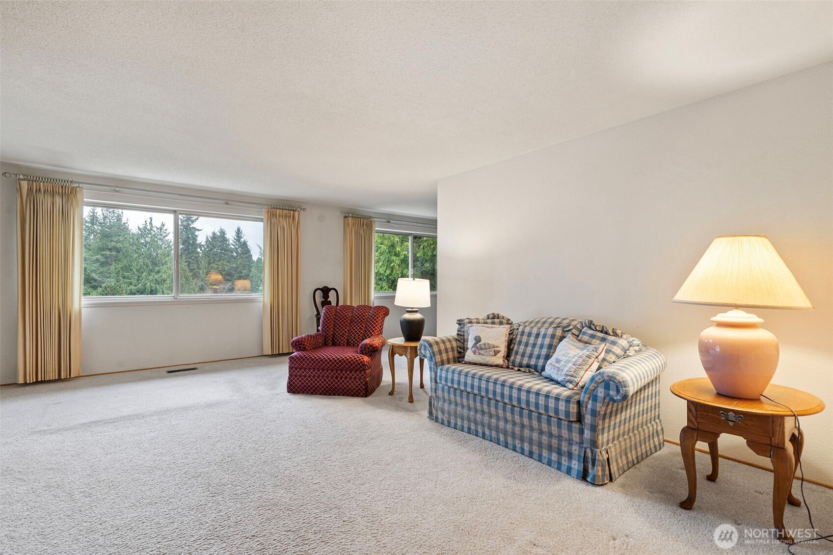 906 Forrest Park Drive Fircrest, WA 98466 - Photo 13 of 37 a living room with furniture and a window