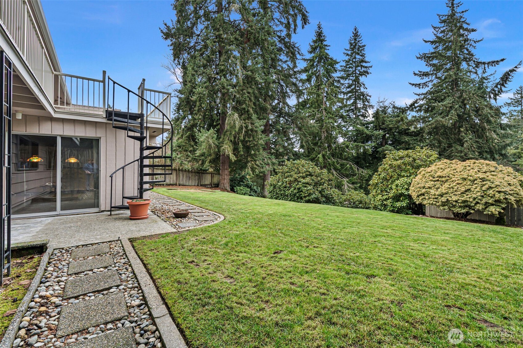 906 Forrest Park Drive Fircrest, WA 98466 - Photo 29 of 37 a view of a backyard with table and chairs and potted plants
