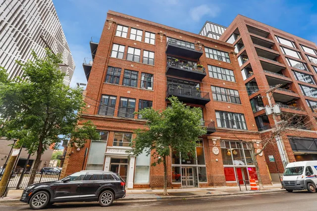 $324,900 | 215 North Aberdeen Street, Unit 202B, Chicago, IL 60607