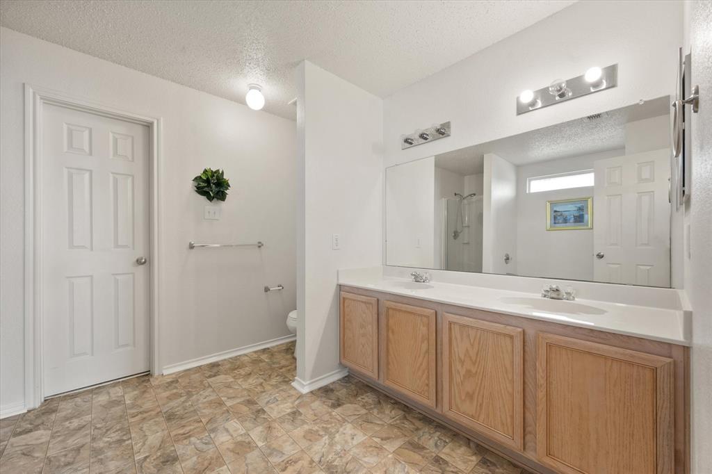 511 Travis Ranch Trail Arlington, TX 76002 - Photo 3 of 40 Gallery Image 3