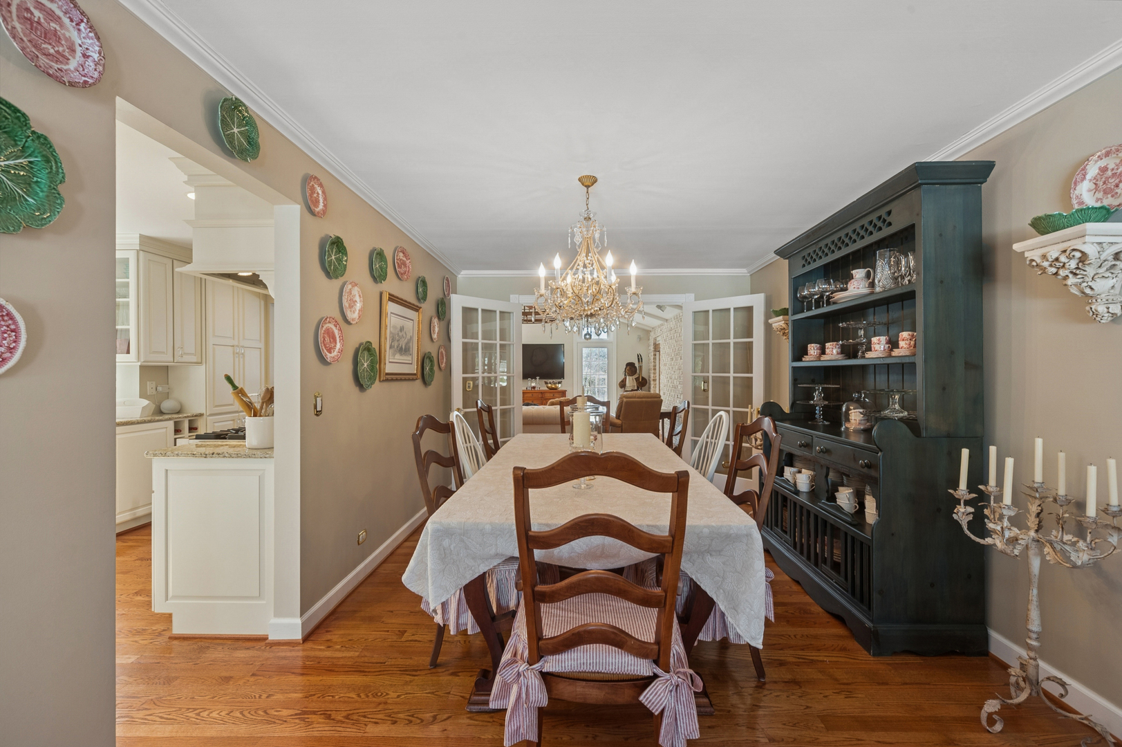 706 Cherry Court Itasca, IL 60143 - Photo 13 of 43 a view of a dining room with furniture