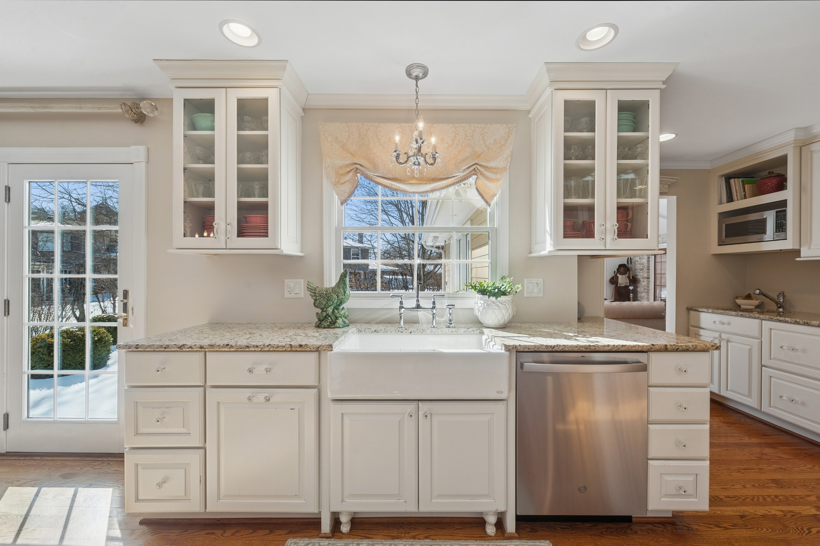 706 Cherry Court Itasca, IL 60143 - Photo 20 of 43 a kitchen with a sink cabinets and window