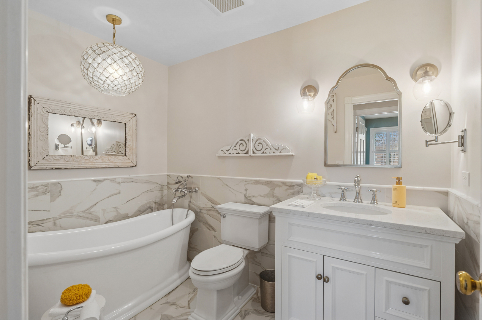 706 Cherry Court Itasca, IL 60143 - Photo 29 of 43 a bathroom with a toilet a sink and a bathtub