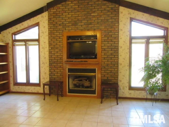 11746 Pebble Road Mount Vernon, IL 62864 - Photo 7 of 43 Gallery Image 7