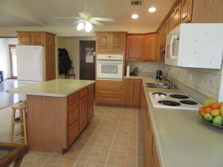 11746 Pebble Road Mount Vernon, IL 62864 - Photo 9 of 43 Gallery Image 9