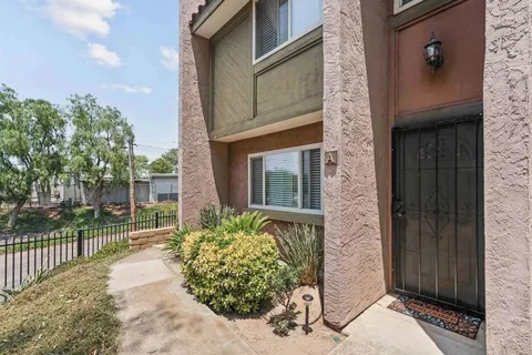 $450,000 | 1463 North Broadway, Escondido, CA 92026