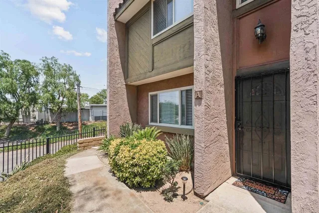 $450,000 | 1463 North Broadway, Escondido, CA 92026