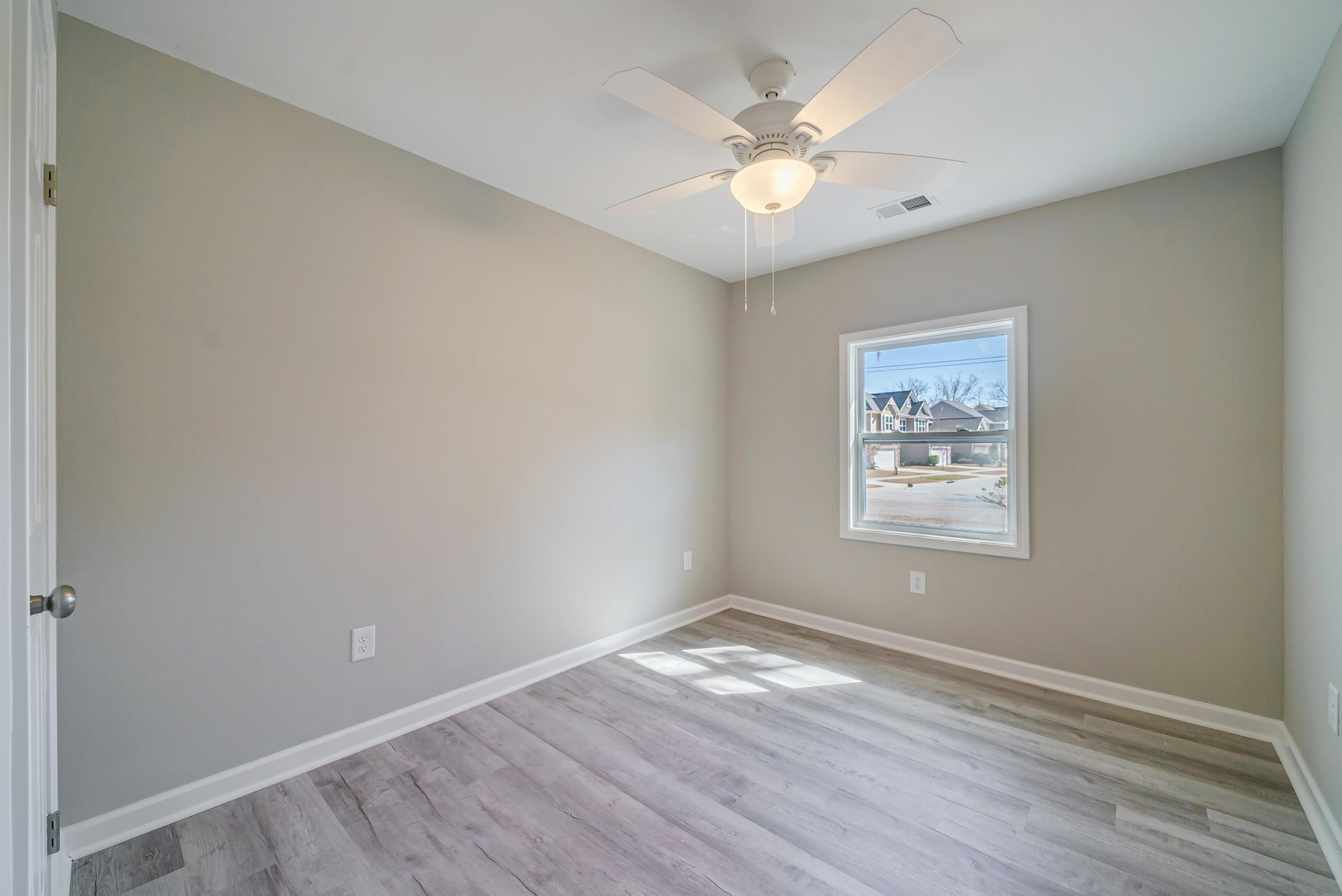 1952 Woodland Road Charleston, SC 29414 - Photo 11 of 20 28
