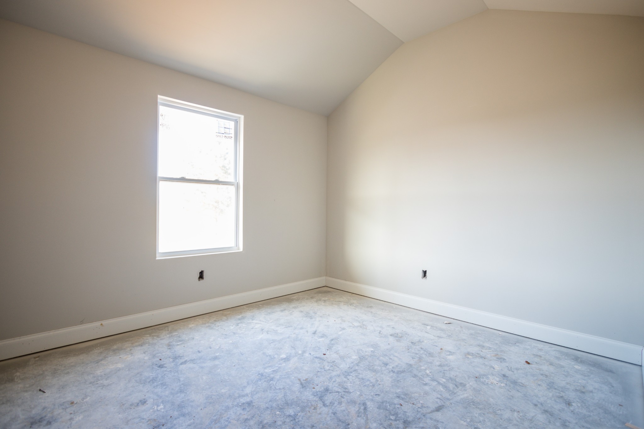3068 Maple Grove Road Dickson, TN 37055 - Photo 11 of 14 an empty room with a window